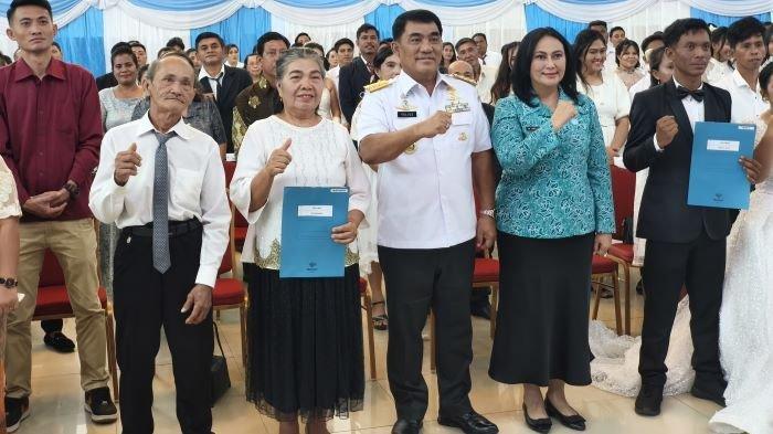 SAKSI: Gubernur YSK bertindak sebagai saksi dari mempelai laki-laki, sedangkan saksi mempelai perempuan diwakili oleh Bupati atau Wali Kota masing-masing daerah, di Pemprov Sulut, Rabu 30 April 2025.