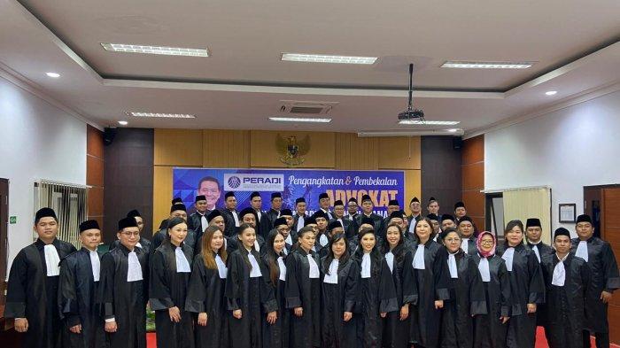 Pengangkatan dan pembekalan para Advokat di Pengadilan Tinggi Manado, Sulawesi Utara.