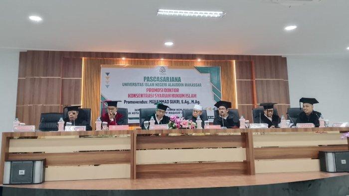 DOKTOR - Tim penguji promosi doktor dengan Promovendus Muhammad Sukri Tahir di Kampus UIN Alauddin Makassar, Selasa (8/7/2025). Sukri Tahir adalah dosen IAIN Manado