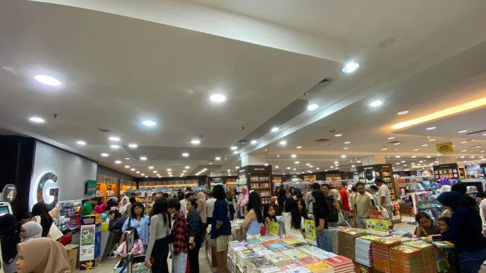 Pengunjung Gramedia memasuki Tahun Ajaran Baru