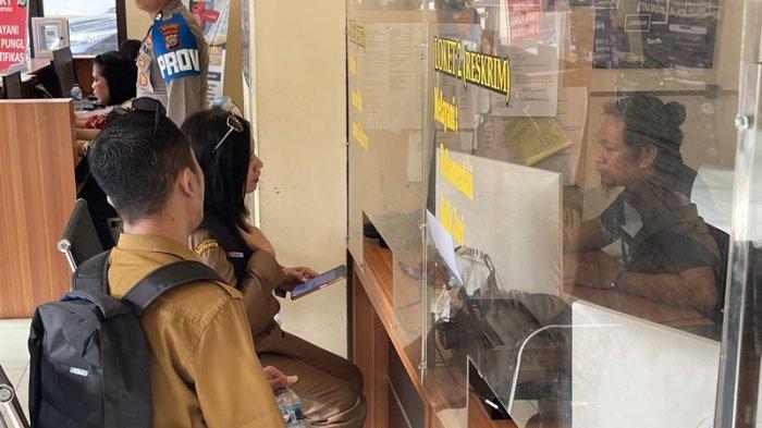 Kepala SMK N 3 Bitung, Yessie Pinontoan, melapor ke polisi terkait unggahan keluhan orang tua siswa yang diminta membayar beberapa hal.