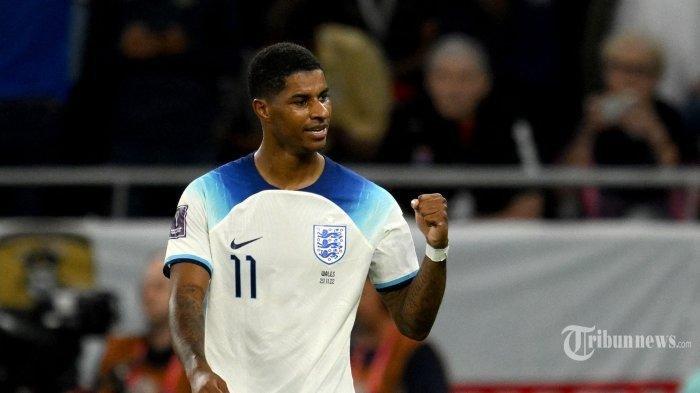 Penyerang Timnas Inggris, #11 Marcus Rashford melakukan selebrasi usai mencetak gol ketiga timnya dalam laga sepak bola Grup B Piala Dunia 2022 Qatar antara Wales melawan Inggris di Stadion Ahmad Bin Ali, di Al-Rayyan, barat Doha, Qatar, Selasa (29/11/2022) waktu setempat. Fakta laga Inggris vs Wales, Marcus Rashford dan Harry Kane samai capaian David Beckham di ajang Piala Dunia.