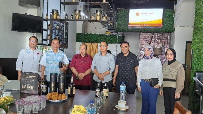Pertemuan Bapemperda DPRD Provinsi Gorontalo dan PT Jobubu Jarum Minahasa di Manado.