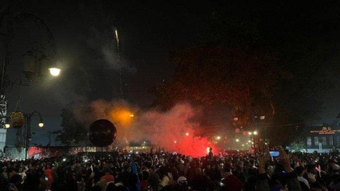 Pesta kembang api di Alun-alun Bandung berujung petaka