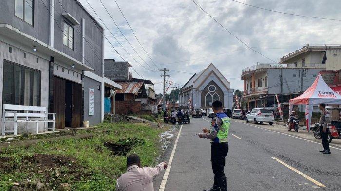 Polres Mitra saat melakukan olah TKP kecelakaan lalu lintas di Kelurahan Lowu Satu, Kecamatan Ratahan, Sulawesi Utara