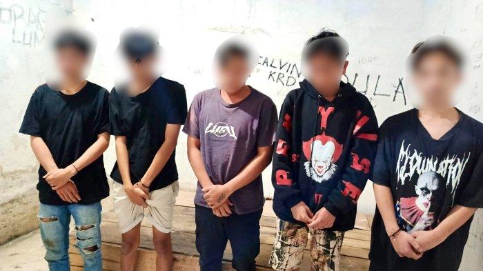 BENTROK PEMUDA - Polsek Langowan menangkap lima pemuda. Mereka hendak bentrok di Desa Amongena Timur, Kecamatan Langowan Timur, Kabupaten Minahasa, Sulawesi Utara, Minggu (29/6/2025) sekitar pukul 02.30 Wita.