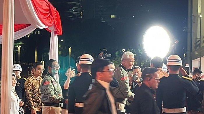 Potret Paslon Ganjar-Mahfud di Debat Capres Kedua, Minggu (7/1/2024) di Istora Senayan, Jakarta. Pakai Jaket 'Couple Top Gun' dan Kaca Mata Hitam.
