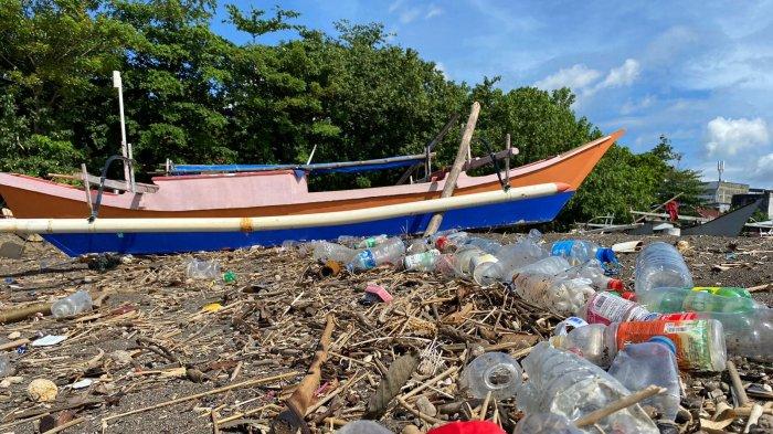 Potret Sampah di Area Pantai Malalayang Kota Manado Sulawesi Utara