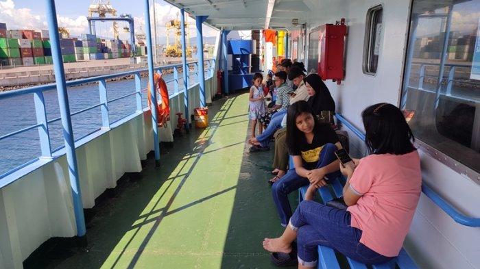 Potret keberangkatan kapal Ferry dari Pelabuhan Bitung menuju Ternate