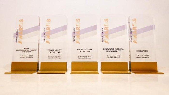 Pada ajang Power Energy Awards 2023 yang digelar Enlit Asia, Darmawan Prasodjo sebagai Direktur Utama PLN meraih penghargaan 