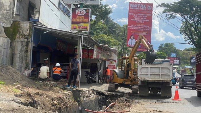 Progress Pembangunan Drainase di Jl.Yos Sudarso Manado Sulawesi Utara pada Senin (11/12/2023).