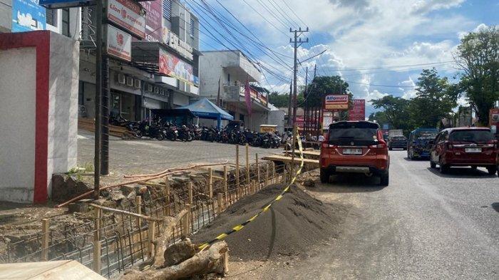 Progress Pembangunan Drainase di Jl.Yos Sudarso Manado Sulawesi Utara pada Senin (11/12/2023).