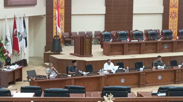 Rapat Pembahasan Ranperda Pertanggungjawaban Pelaksanaan APBD Sulut Tahun 2022, Selasa (11/7/2023) di ruang rapat paripurna DPRD Sulawesi Utara. 