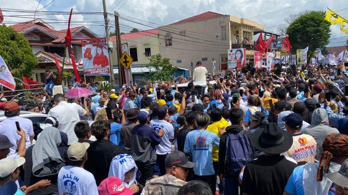 Ribuan Pendukung Prabowo Padati Jalan Raya Langowan Minahasa