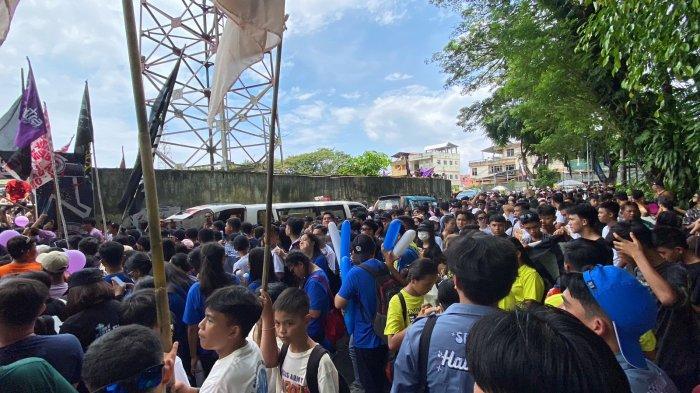 Ribuan Remaja GMIM Padati Area Stadion Klabat Manado, Sulawesi Utara, Sabtu (6/4/2024).