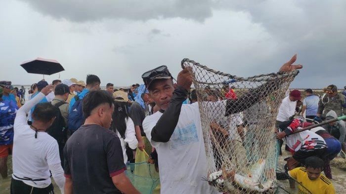 Ritual Adat Mane'e masyarakat Desa Kakorotan, Kecamatan Nanusa, Kepulauan Nusa Utara.