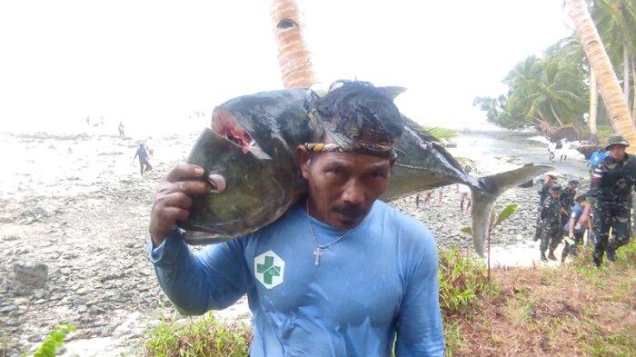 Ritual Adat Mane'e masyarakat Desa Kakorotan, Kecamatan Nanusa, Kepulauan Nusa Utara.
