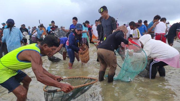 Ritual Adat Mane'e masyarakat Desa Kakorotan, Kecamatan Nanusa, Kepulauan Nusa Utara.