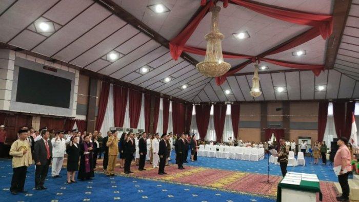 Rolling pejabat Pemkot Manado yang digelar di Aula Serba Guna Kantor Pemkot Manado, Sulawesi Utara.
