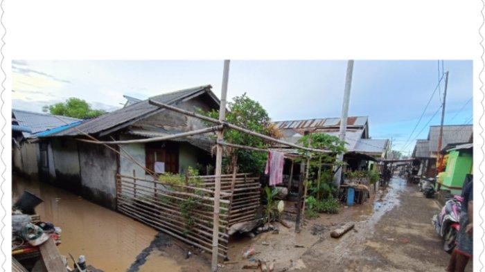 Rumah di Kecamatan Belang, Kabupaten Minahasa Tenggara (Mitra), yang masih tergenang banjir.