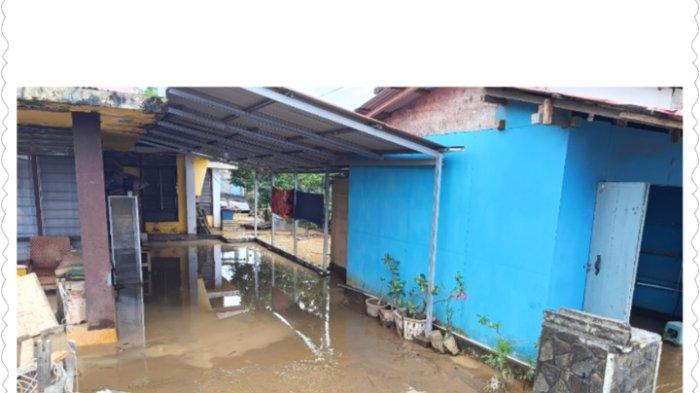 Rumah di Kecamatan Belang, Kabupaten Minahasa Tenggara (Mitra), yang masih tergenang banjir.