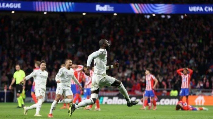 REAL MADRID - Selebrasi Real Madrid setelah berhasil menjadi penentu kemenangan timnya atas Atletico Madrid pada babak 16 besar Liga Champions, di Civitas Metropolitano, Kamis (13/3/2025). Real Madrid berhasil menang adu penalti dengan skor 2-4.