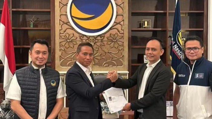 SSM saat merima SK dari DPP Partai Nasdem.