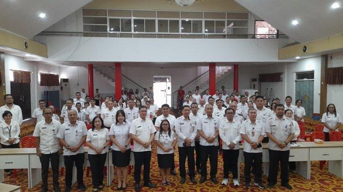 KOPERASI MERAH PUTIH - Sosialisasi pembentukan Koperasi Merah Putih di di Aula BKPSDM Pemkot Manado, Sulut.