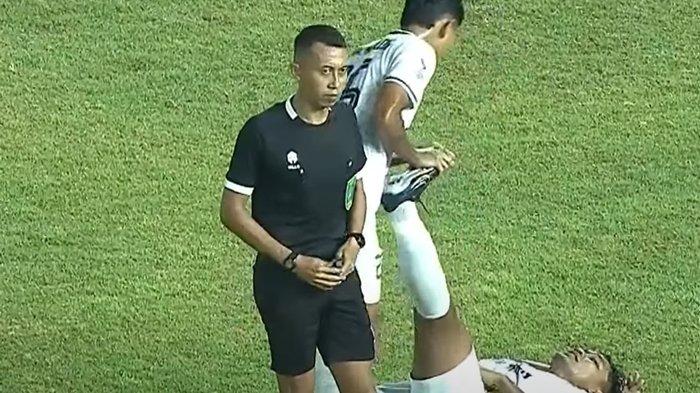Eko Agus Sugiharto, wasit yang memimpin pertandingan sepak bola Aceh vs Sulawesi Tengah (Sulteng) dalam PON XXI Aceh-Sumatera Utara, Sabtu (14/9/2024).