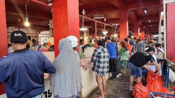 Suasana Aktivasi Masyarakat Pagi Hari di Pasar Bersehati Manado Sulawesi Utara, Senin (4/9/2023)