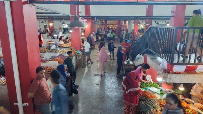 Suasana Aktivasi Masyarakat Pagi Hari di Pasar Bersehati Manado Sulawesi Utara Senin (4/9/2023)