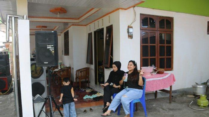 Suasana Lebaran Ketupat di Lorong Kamboja Lingkungan 4 Kelurahan Maasing, Kecamatan Tuminting, Manado, Sulawesi Utara, Rabu (17/4/2024).