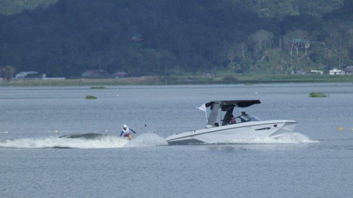 Suasana Perlombaan Wakefest 2023 di Danau Tondano Sulawesi Utara pada Jumat (24/11/2023). (Foto: TribunManado.co.id/Wendia Putra Paputungan).