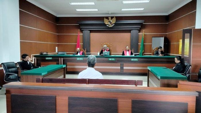 Suasana Sidang di PN Manado.