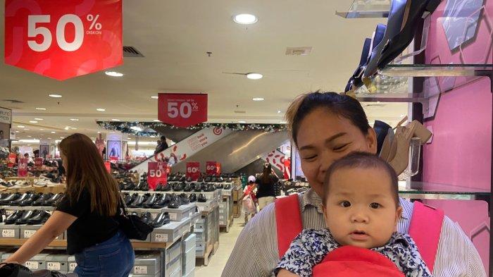 Suasana di Mega Mall Kota Manado, Sulawesi Utara, Rabu (6/12/2023).