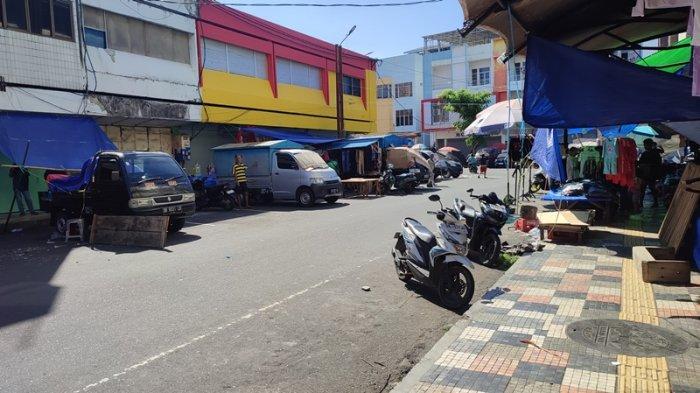 Suasana di Pasar 45 Manado Sulawesi Utara pada penghujung hari Natal 25 Desember 2023.