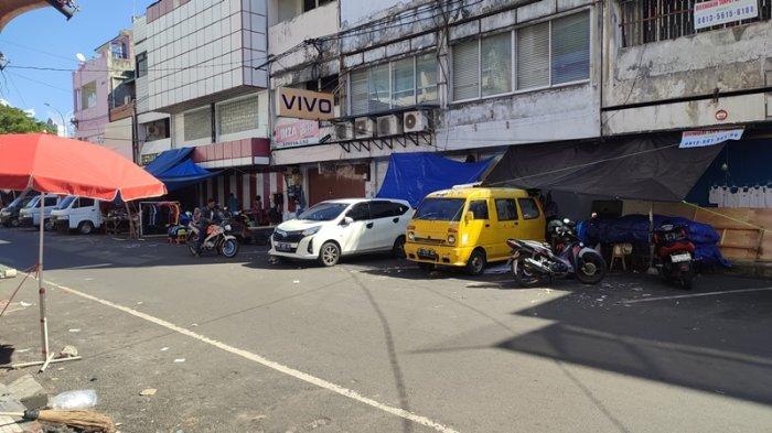 Suasana di Pasar 45 Manado Sulawesi Utara pada penghujung hari Natal 25 Desember 2023.
