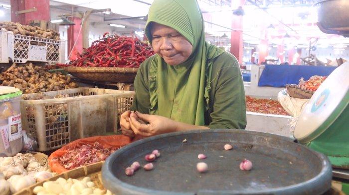 Suasana di Pasar Bersehati Manado Sulawesi Utara pasca-Lebaran, Senin (15/4/2024).
