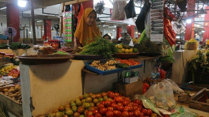 Suasana di Pasar Bersehati Manado Sulawesi Utara pasca-Lebaran, Senin (15/4/2024).