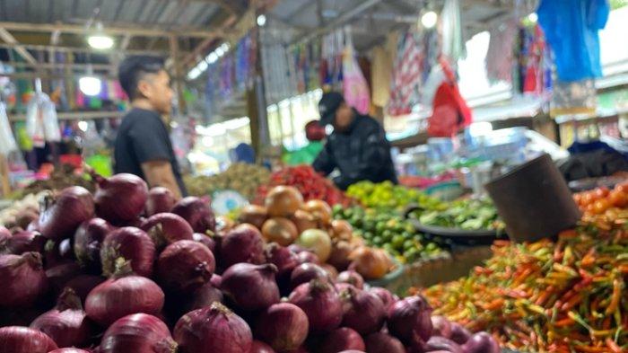 HARGA BAPOK - Suasana di Pasar Tradisional Beriman Kota Tomohon, Sulawesi Utara.