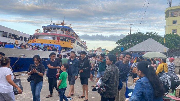 Suasana di Pelabuhan Manado, Sulawesi Utara hari ini Senin 8 Januari 2024