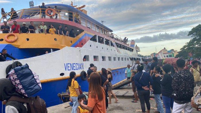 Suasana di Pelabuhan Manado, Sulawesi Utara hari ini Senin 8 Januari 2024