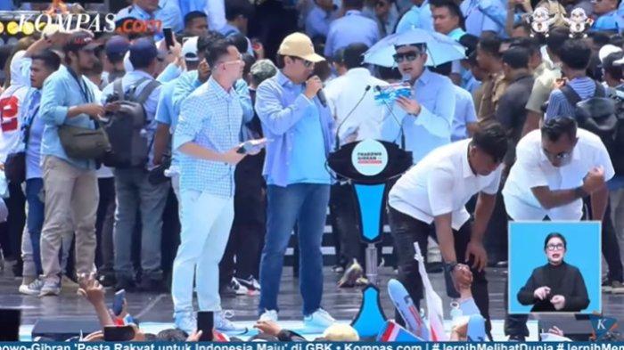 Suasana kampanye Prabowo-Gibran di Stadion GBK, Senayan, Jakarta Pusat, Sabtu (10/2/2024). Raffi Ahmad, Desta dan Andre Taulany saat memandu acara kampanye.