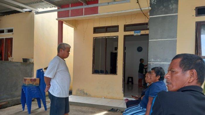 Suasana rumah duka di Perum Helena Mutiara Watutumou Minut Sulawesi Utara
