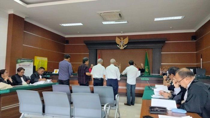 Suasana sidang PT Air Manado