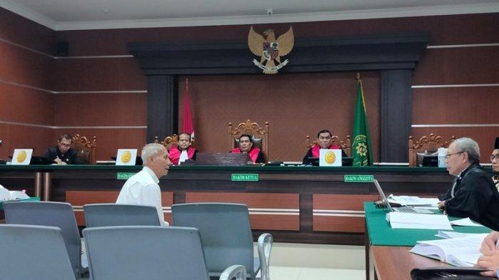 Suasana sidang PT Air Manado