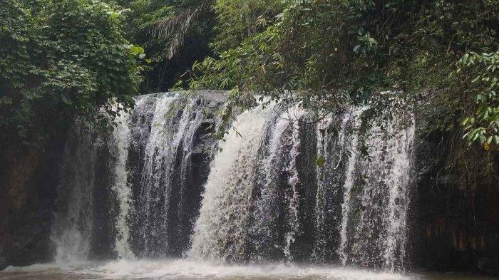 Suasana tempat wisata Air Terjun Kima Atas di Mapanget Manado Sulut pada Kamis (30/11/2023). (tribunmanado.co.id/Wendia Putra Paputungan)