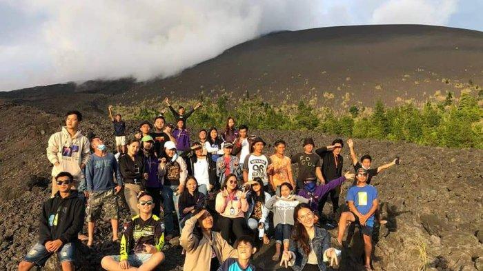 Sunrise di gunung Soputan yang ada di Mitra, menjadi salah satu destinasi wisata yang wajib dikunjungi
