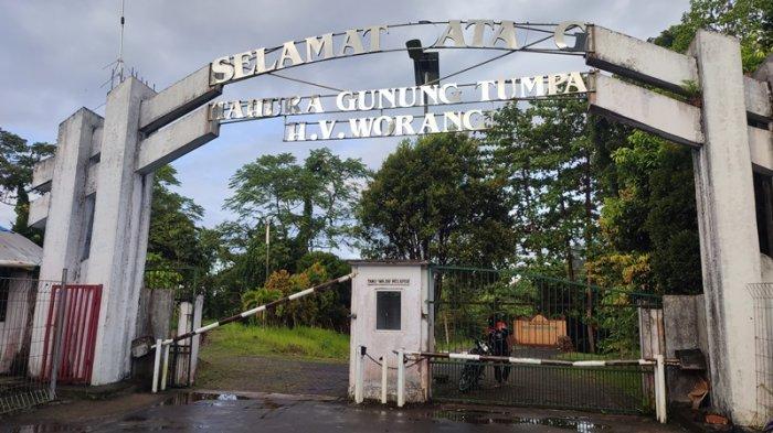 Taman Hutan Raya Gunung Tumpa yang berlokasi di Tongkaina, Kecamatan Bunaken, Kota Manado, Sulawesi Utara.