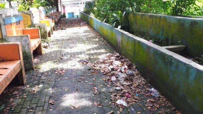TAMAN: Kondisi Taman Kota Kotamobagu, Sulawesi Utara Minggu 18 Mei 2025.  Kondisinya memprihatinkan dan dikeluhkan Warga